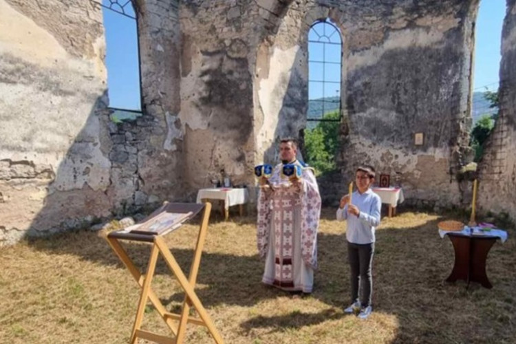 BIHAĆ U DUHU PRAVOSLAVLJA Prvo krštenje u Hramu Svetih apostola Petra i Pavla nakon 15 godina