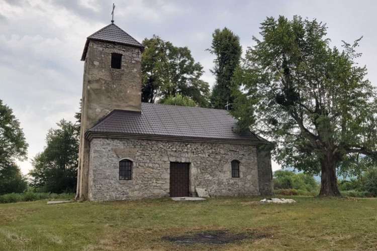 POVRATNIČKO SELO KOD BIHAĆA PUSTO Srbi bez struje i osnovnih uslova za život