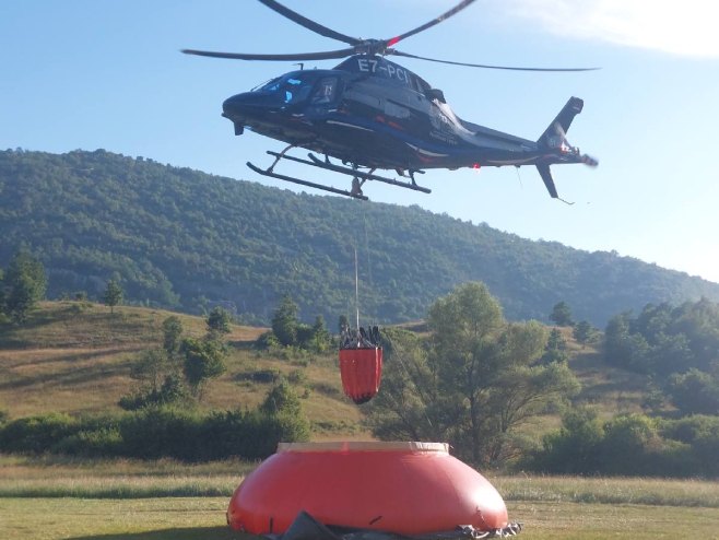 PROŠIRILA SE LINIJA VATRE Helikopterski servis Srpske ponovo angažovan na gašenju požara kod Gacka