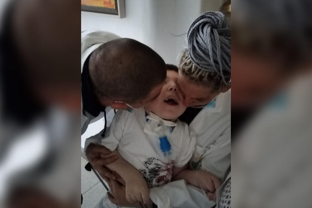 MARIO IMAO SAMO MJESEC DANA KAD JE SRCE PRESTALO DA MU KUCA Doktori su dali sve od sebe, ali više nema nade za njega: Očajni otac moli za pomoć