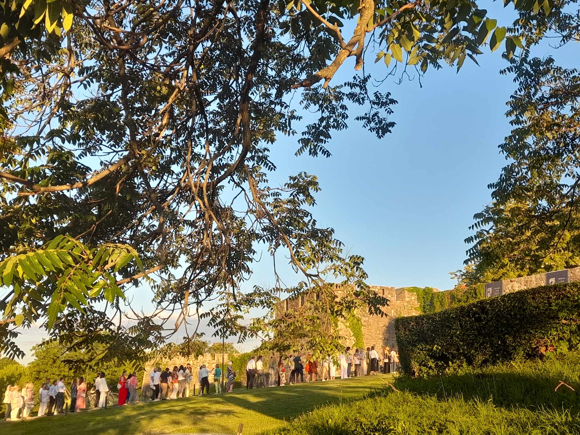 (FOTO/VIDEO) POČINJE "BANJALUKA FEST", DOGAĐAJ ZA KOJI SE TRAŽILA KARTA VIŠE Večeras nastupa HAUSER, magnet za žensku publiku