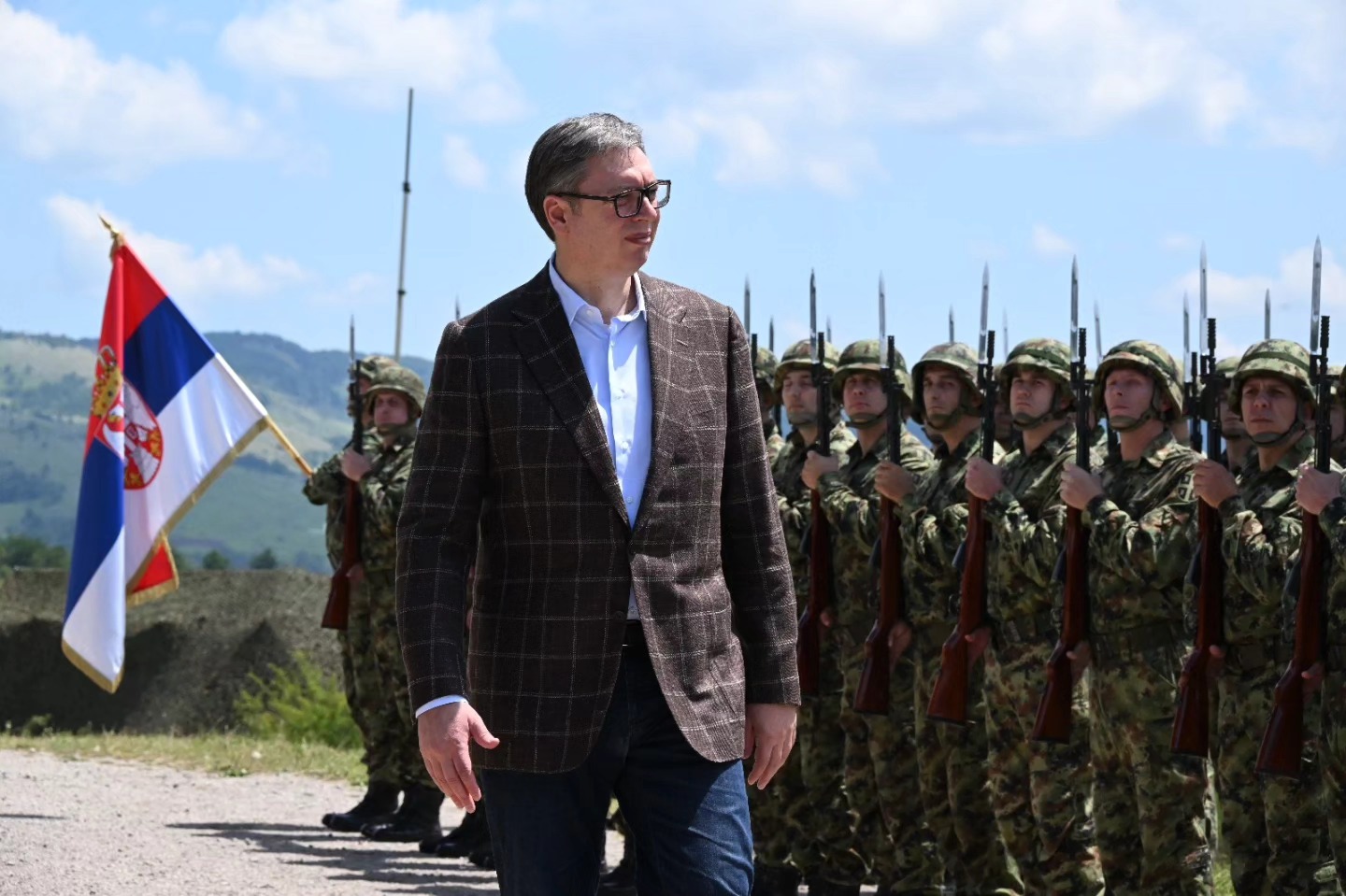 (FOTO) "VATRENI UDAR 2024" Aleksandar Vučić prisustvuje taktičkoj vježbi Vojske Srbije