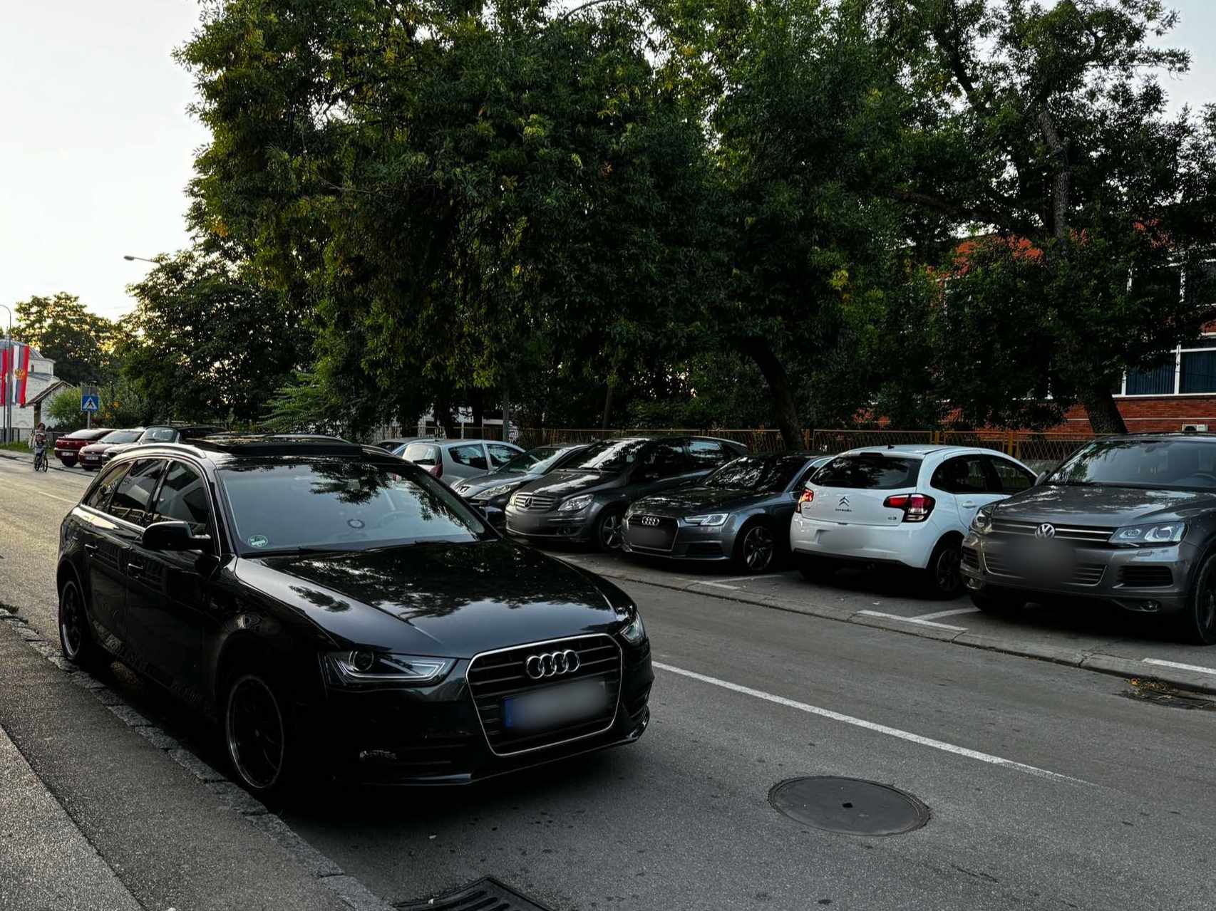 (FOTO) "SEZONA BAHATIH GASTARBAJTERA" Vozač razbjesnio Banjalučane nepropisnim parkiranjem