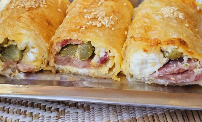 OSVJEŽAVAJUĆA I UKUSNA Prava ljetnja pita sa sirom, šunkom i krastavčićima