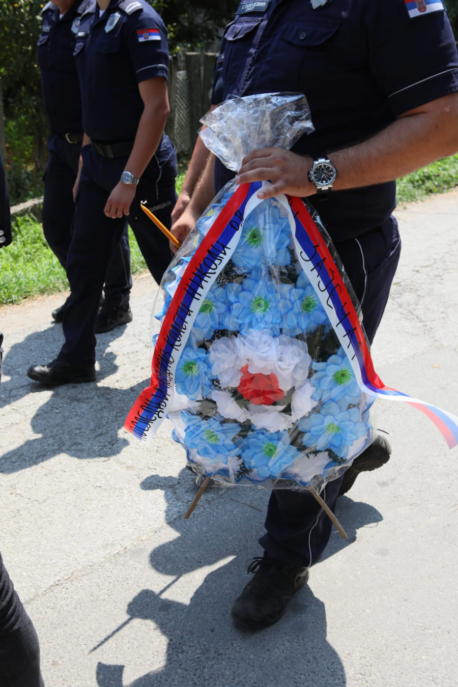 "DOK JE KORAČAO ZA NJIM, MIRISALA JE SREĆA" Rođaka ubijenog policajca Nikole Krsmanovića podijelila emotivnu pjesmu i rasplakala sve
