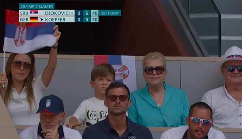 NOLE IMA SJAJNU PODRŠKU Jelena ne ispušta trobojku iz ruku, a uz nju i sin i roditelji