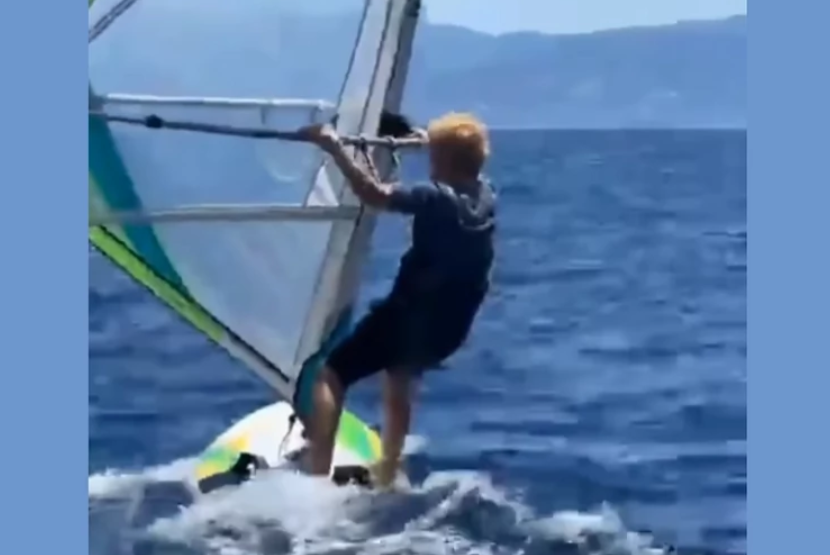 (VIDEO) "OVO JE ŽENA ZMAJ" Srpski turisti oduševljeni starijom Grkinjom koja uživa u jedrenju u svojoj 86. godini