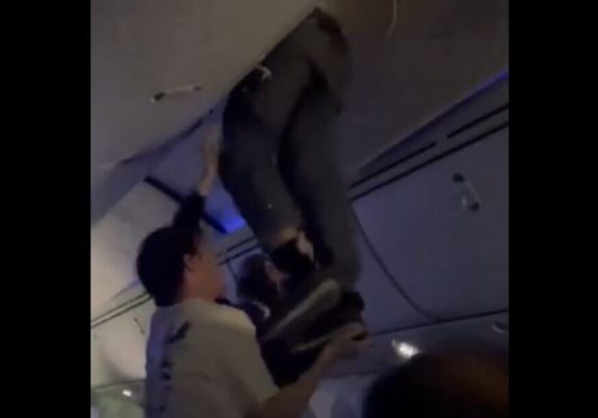 NOVA BOINGOVA DRAMA Avion prepun putnika se tresao kao da će da padne, od 325 ljudi više od 30 povrijeđeno