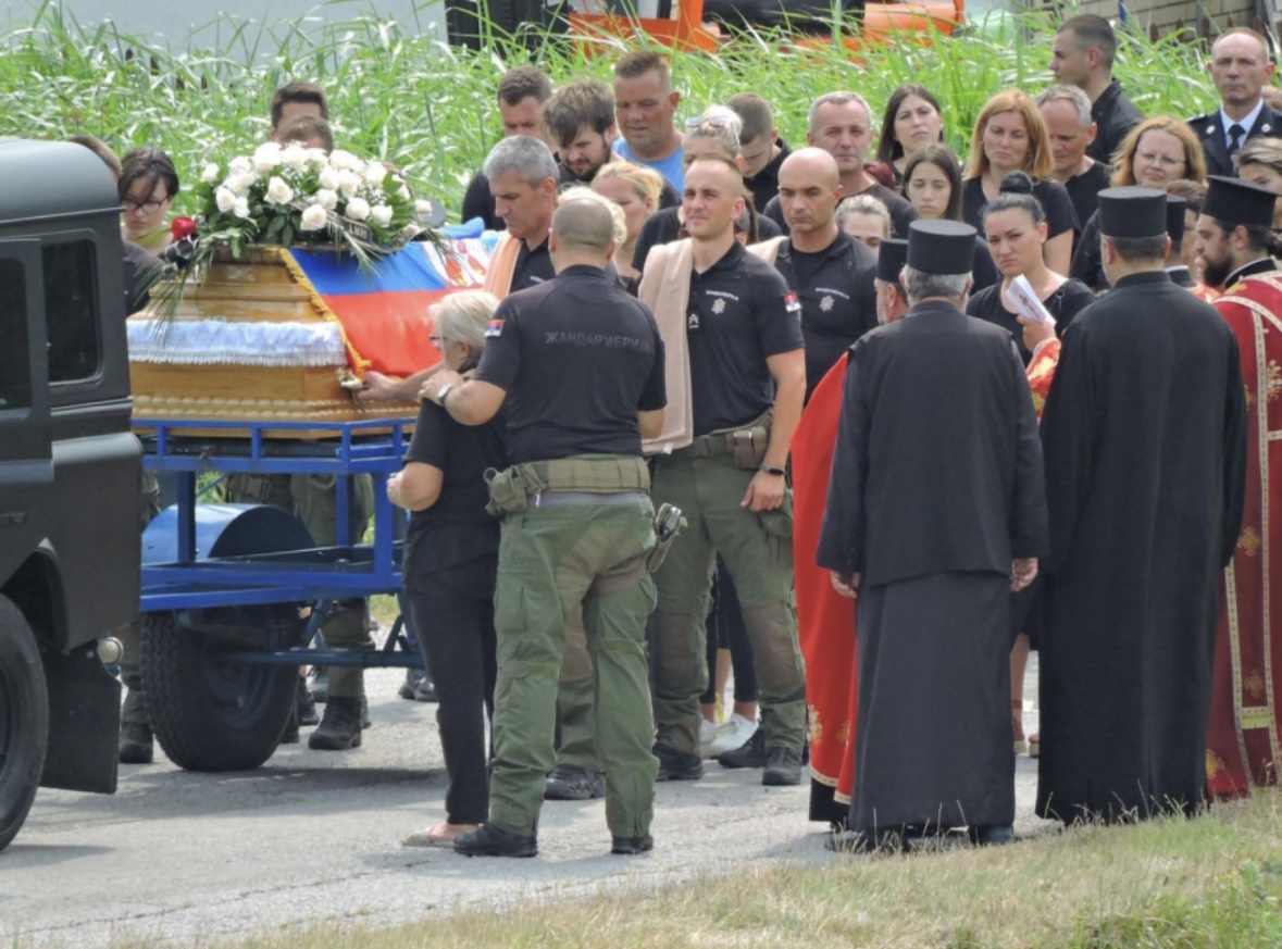 "NIKOLA NI MRAVA NE BI ZGAZIO" Sugrađani neutješni poslije brutalnog ubistva mladog policajca