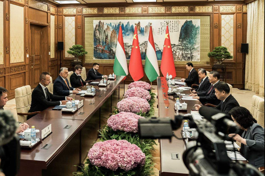 NENAJAVLJENA POSJETA PEKINGU Orban sa Sijem: Mađarska veoma cijeni mirovnu inicijativu Kine u vezi sa sukobom u Ukrajini