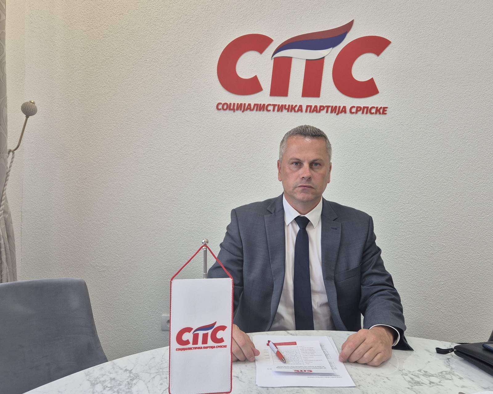 "FRUSTRACIJE RIJEŠITE UNUTAR SVOJIH STRUKTURA" Gligorić poručio Bosančiću: Raspad DEMOS-a nije naš problem!