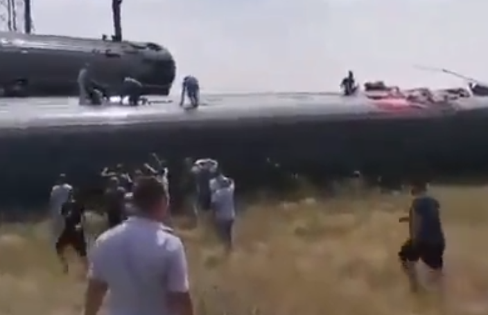 TRAGEDIJA U VOLGOGRADU Prevrnuo se voz sa 1.000 putnika: Vagoni razbacani pored šina