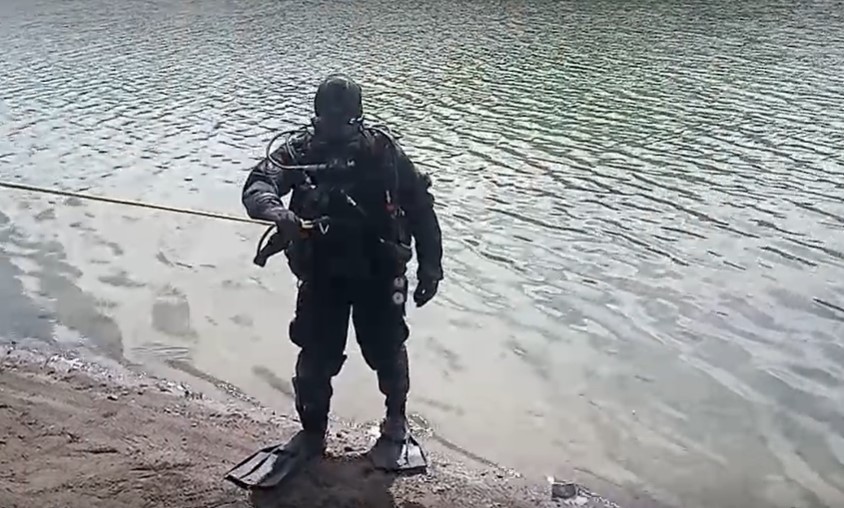 OTIŠAO DA SE KUPA NA JEZERU I UTOPIO SE Ronioci izvukli tijelo mladića (20)