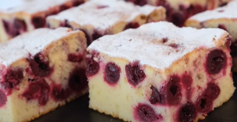 SLASNO OSVJEŽENJE Recept za kolač sa šumskim voćem koji se “spremi za čas”