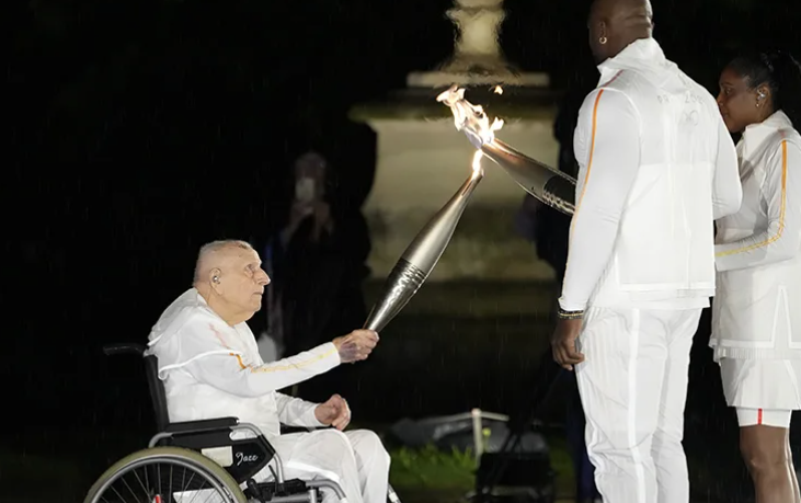 SVI SU SE ZAPITALI Ko je djed u invalidskim kolicima koji je predao olimpijski plamen?