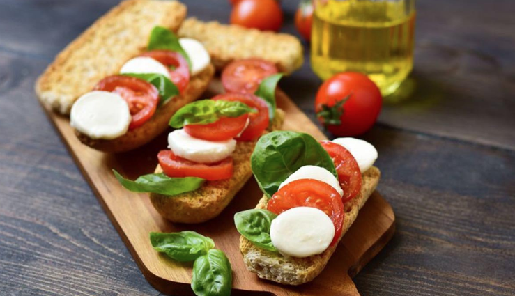 IDEALAN DORUČAK Brusketi kapreze i ukus Italije na tanjiru