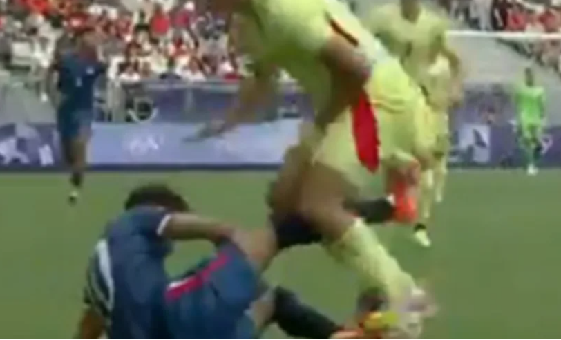 SVIJETOM KRUŽI VIDEO Zlatna medalja za najveću glupost na OI: Udario rivala nogom u međunožje!