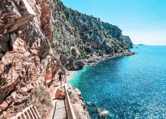 UŽAS U PULI Dječak pao sa stijene u more, hitno prevezen u bolnicu