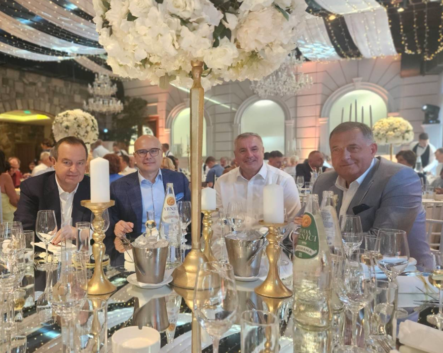 (FOTO) FEŠTA KOD PREMIJERA Dodik, Vučević i Dačić na vjenčanju kod Viškovićeve kćerke i krštenju njegove unuke