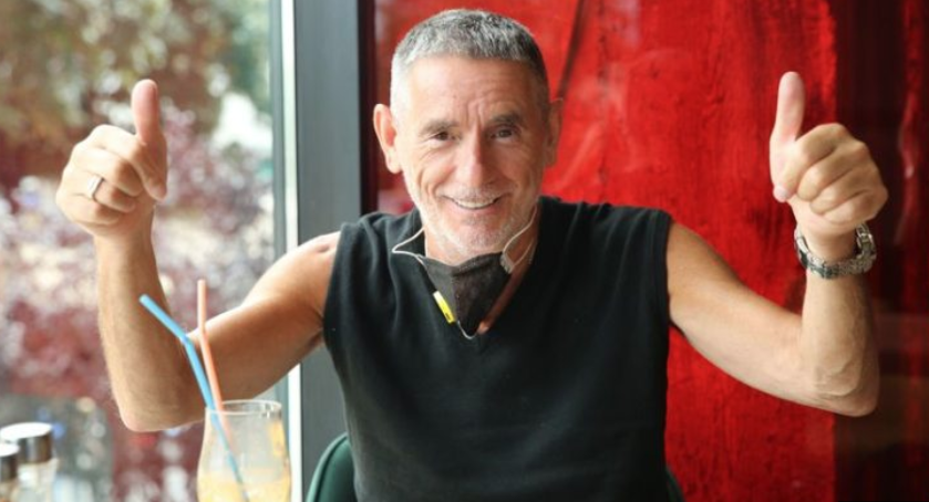 PJEVAČICA ŽESTOKO OPLELA PO LEPOM MIĆI Djevojkama od 19 godina leži u krilu kao neki pedofil