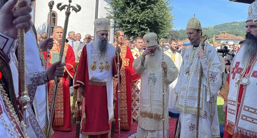 PATRIJARH PORFIRIJE SLUŽI PARASTOS U Bratuncu danas obilježavanje 32 godine od stradanja Srba u Srednjem Podrinju