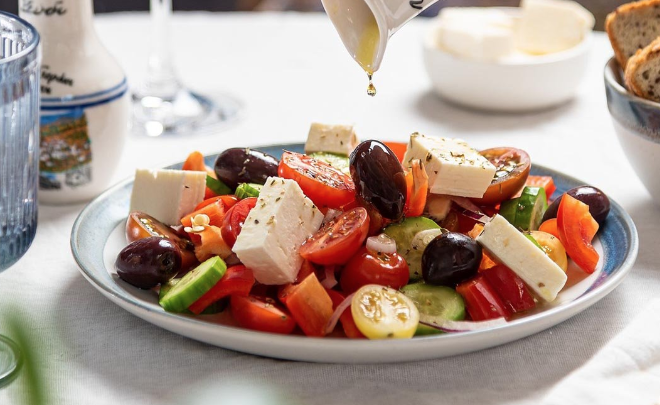 IDEALNA ZA VRELE DANE Grčka salata kao iz snova