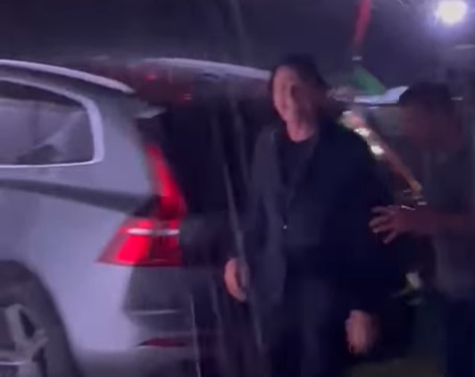 (VIDEO) U TESLIĆU I GRMILO I SIJEVALO Oglasio sa Čola nakon što je nevrijeme pokvarilo koncert: Uz osmijeh poslao poruku fanovima
