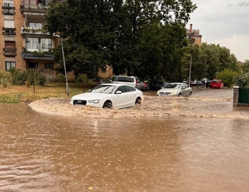 (VIDEO) IZDATO UPOZORENJE Јako nevrijeme pogodilo Srbiju