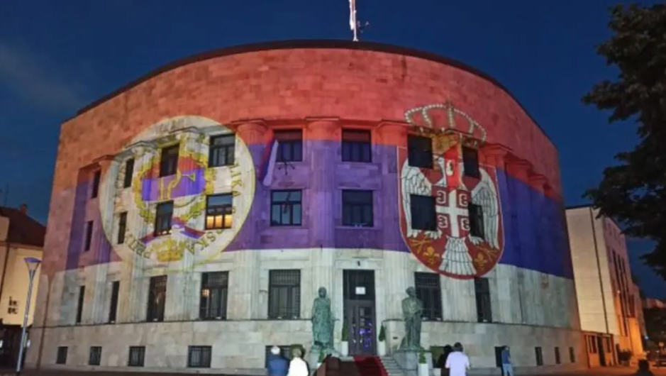 IZ BANJALUKE IDE VAŽNA PORUKA Večeras trobojke na Palati i Narodnoj skupštini