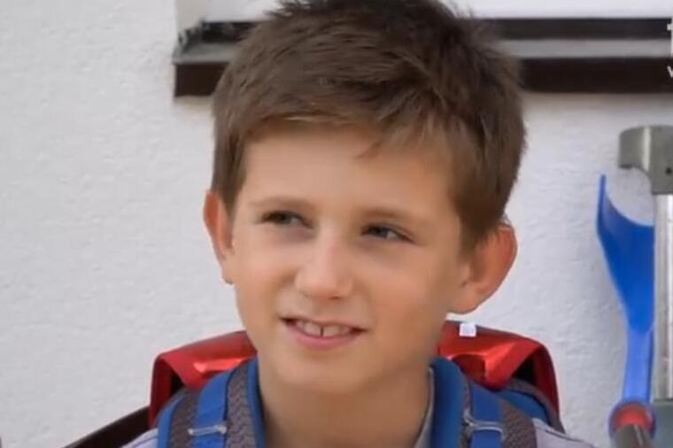(VIDEO) DJEČAKA IZ BOSNE JE MAJKA NAPUSTILA, PREUDALA SE I BRATA ODVELA Ostavila ga bez struje i vode, a onda ga je Bog pogledao