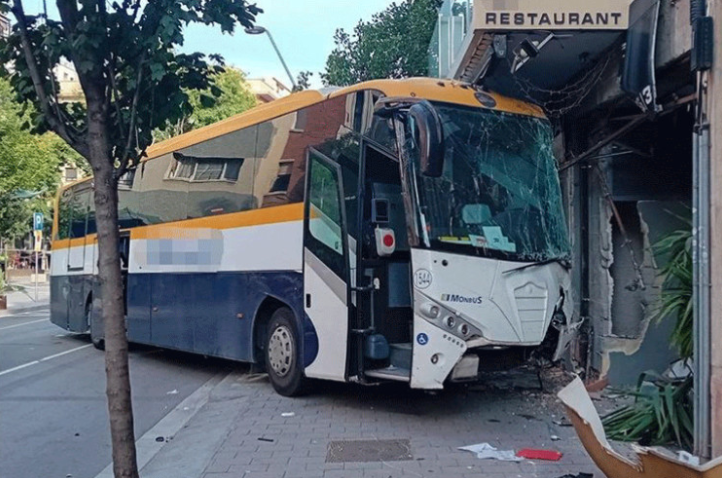 UŽAS U TURSKOJ Autobus udario u stub mosta: Poginulo 9 osoba, a 26 povrijeđeno