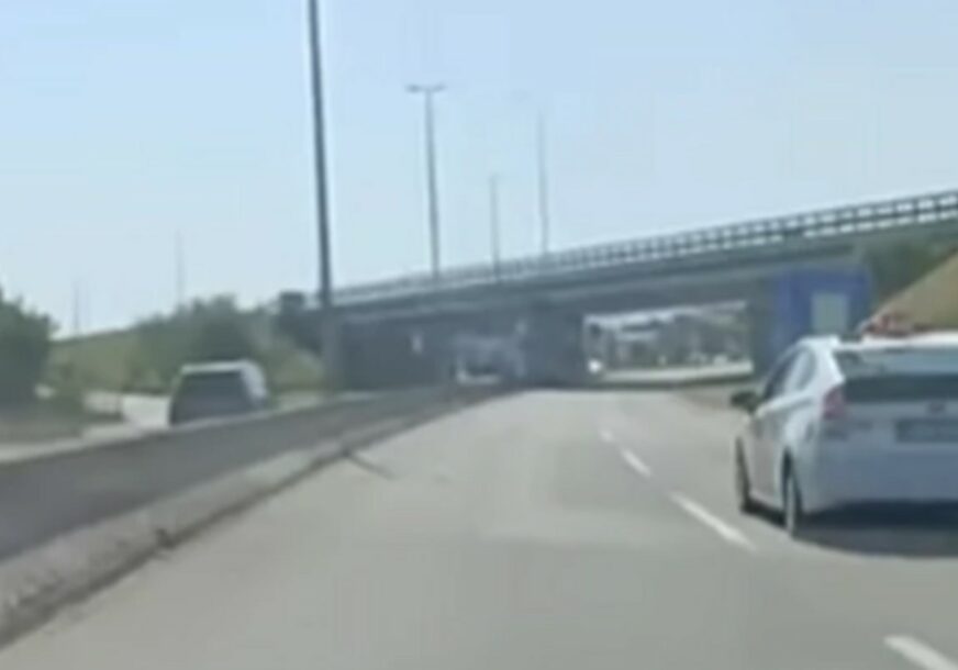 (VIDEO) BAHATO PONAŠANJE Na auto-putu kod Niša vozio automobil u kontra smjeru