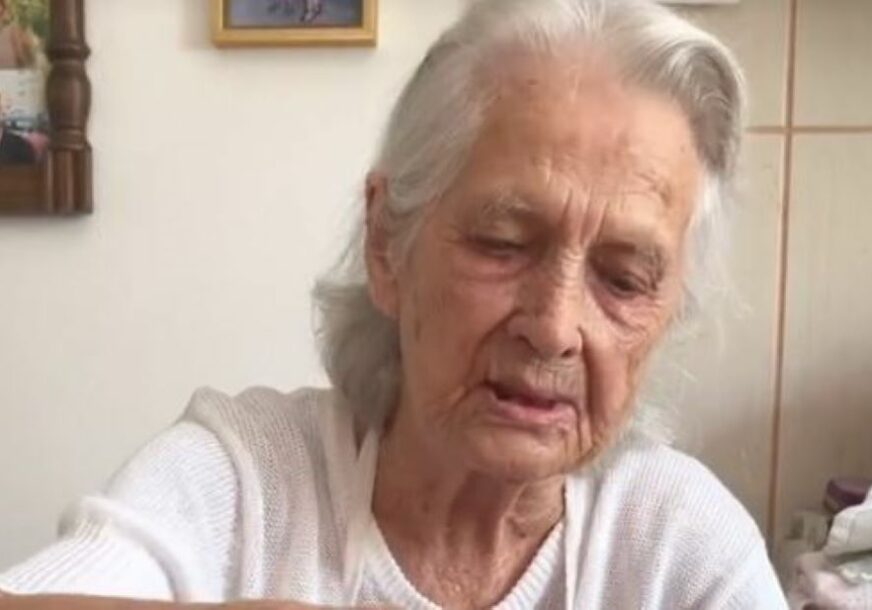 (VIDEO) BAKA DRAGICA POSTALA HIT NA MREŽAMA Ima skoro 100 godina, osmijeh ne skida s lica i sarmu savija k'o od šale