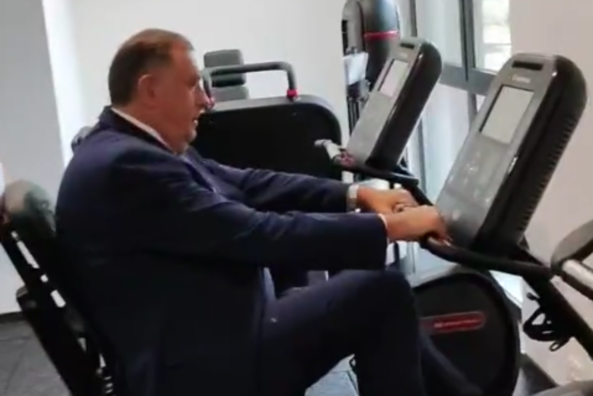 DODIK U TERETANI Predsjednik Srpske testirao sprave za vježbanje, pa podigao zavidnu kilažu