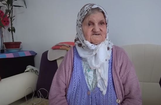 (VIDEO) "MAJKA MI SE UDALA ZA SVEKRA, A U ISTO VRIJEME SMO BILE TRUDNE" Baka Emina sahranila petoro djece, a od njene životne priče i najtvrđi kamen bi proplakao