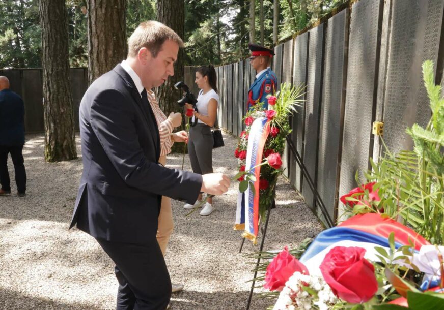 "MJESTO KOJE PODSJEĆA NA HRABROST I POŽRTVOVANOST NAŠIH PREDAKA" Selak prisustvovao obilježavanju 82 godine od bitke na Kozari