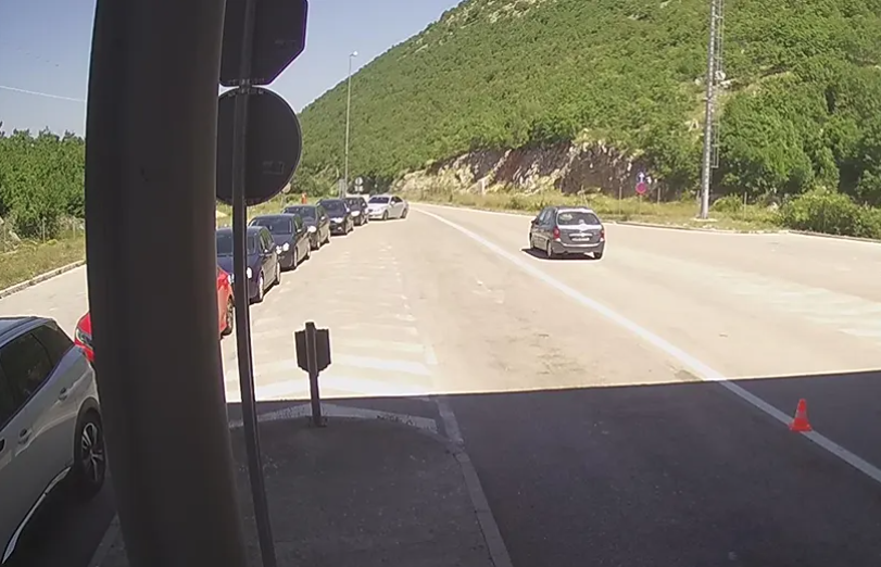 NAORUŽAJTE SE STRPLJENJEM Pojačana frekvencija vozila na mnogim graničnim prelazima