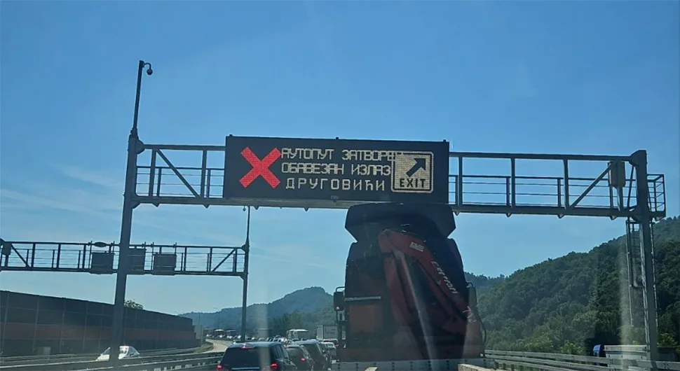 GORIO KAMION Ogromne gužve na auto-putu zbog obustave saobraćaja
