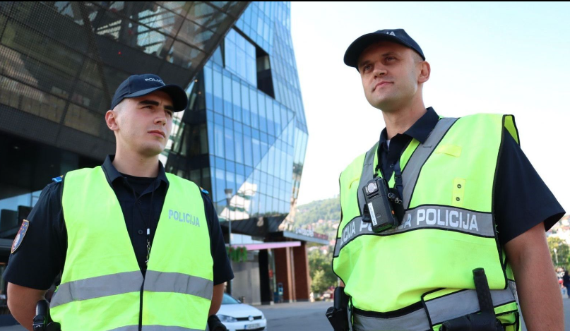 PRVI U BiH Policija u Sarajevu od danas kosristi "body kamere"