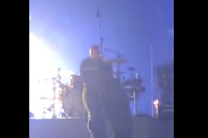 SKANDALČINA! Bivši momak Tejlor Svift strastveno ljubio basistu u usta: Nakon incidenta ukinuta licenca za održavanje festivala
