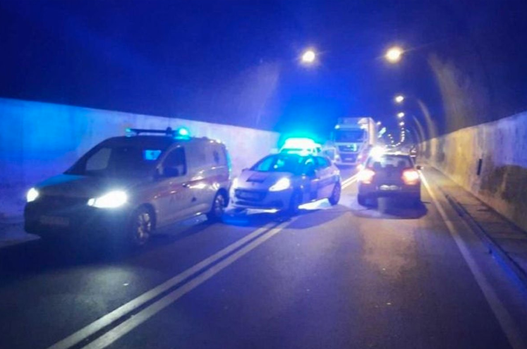 TEŠKA NEZGODA U TUNELU Sudar tri vozila kod Maglaja