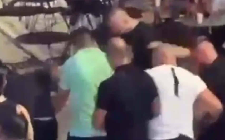 (VIDEO) BRUTALNA TUČA U CRNOJ GORI Ispred lokala se potuklo nekoliko mladića, dvojica povrijeđeno
