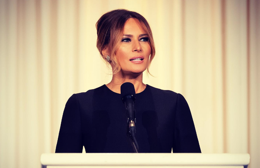 VELIKI POVRATAK MELANIJE TRAMP Komplet od 3.000 evra, preplanuli ten i sasvim drugačije ponašanje