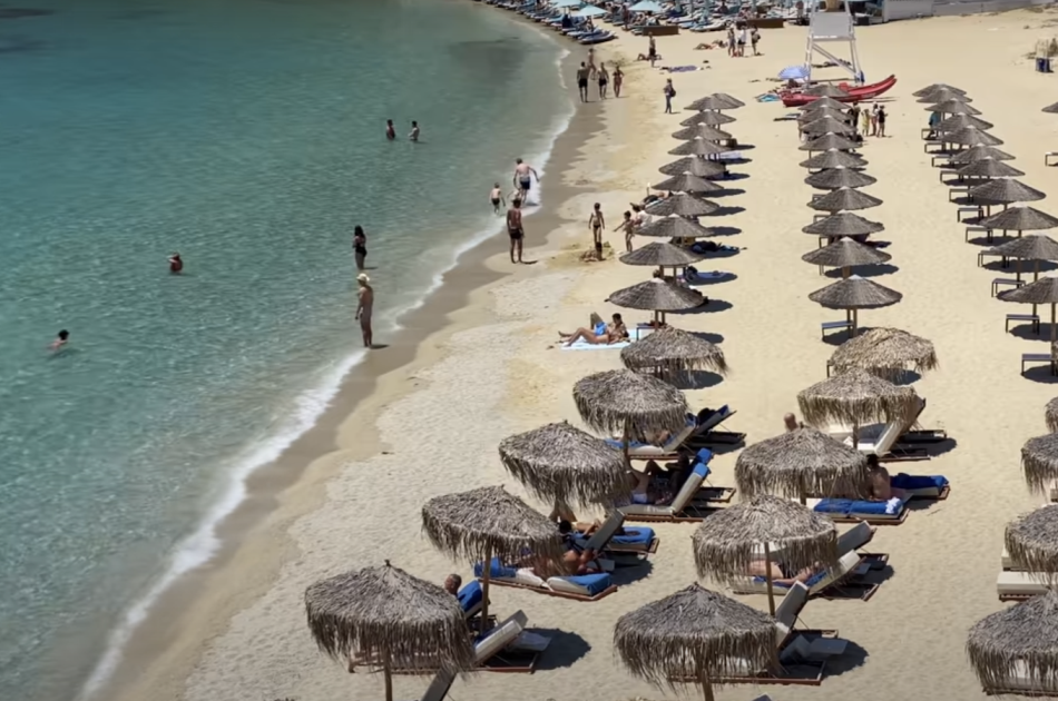 UŽAS NA MIKONOSU Kruzer napravio gigantske talase, povrijeđeni ljudi na plaži