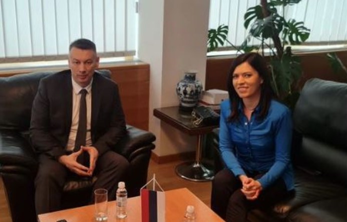 OGLASILA SE AMBASADA SAD U BiH „Nadležne institucije da istraže prijetnje upućene Nešiću i Vulićevoj“