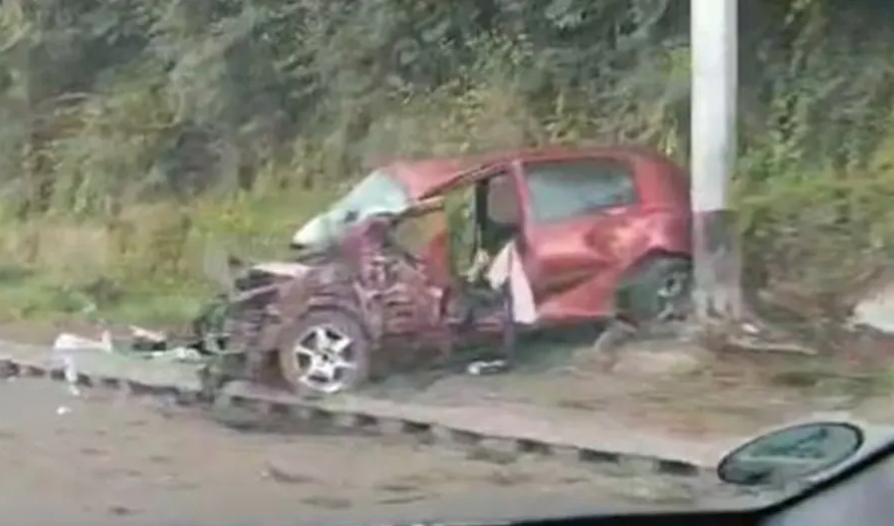DJEVOJKA POGINULA U STRAVIČNOJ NESREĆI Četvoro maloljetnika je povrijeđeno