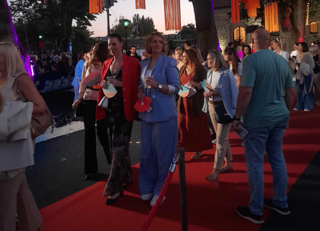 (FOTO) SVJETSKI GLAMUR U GRADU NA VRBASU Počeo "Banja Luka Fest", crvenim tepihom prošetale brojne poznate ličnosti