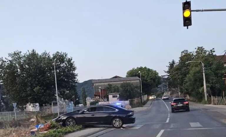 BANJALUČANIN BIO PIJAN Zbog neprilagođene brzine oborio znak na pješačkom prelazu