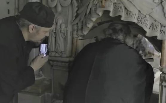 (VIDEO) KOLJENA IM ZAKLECALA Snimak otvaranja groba Isusa Hrista prvi put poslije dva vijeka šokirao arheologe