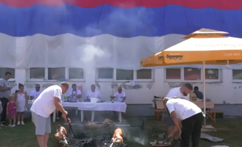 VELIKI SRBI, VELIKOG SRCA Tradicionalnom Prasićijadom u Tišči čuvaju nacionalni identitet